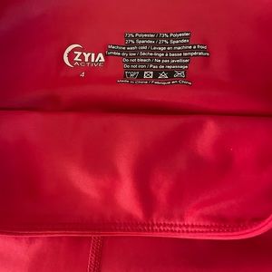 Zyia leggings